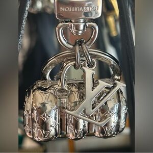 LOUIS VUITTON | ✨RARE✨ Monogram Speedy Bag Charm Key Holder in Silver